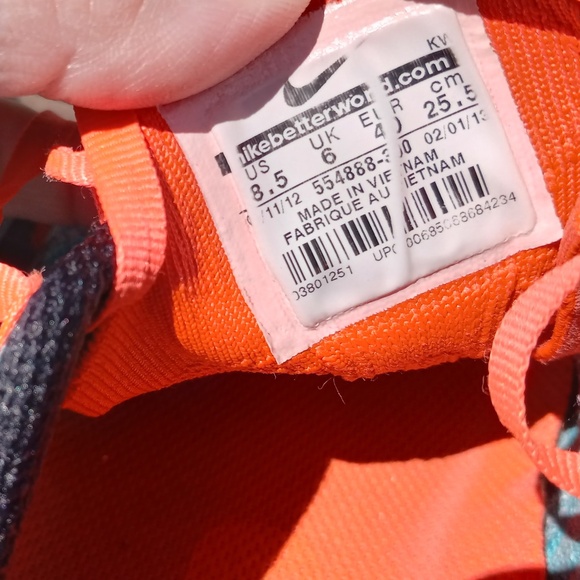 Nike women's tennis shoes 8.5 - Picture 2 of 4